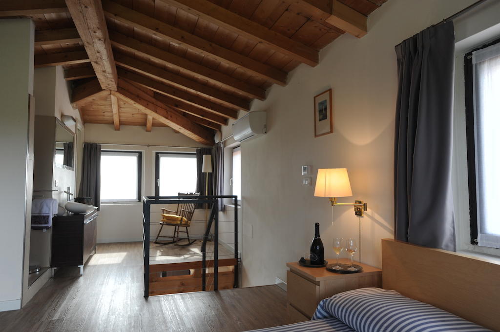 Monte Maino Bed & Breakfast Дезенцано-дель-Гарда Номер фото